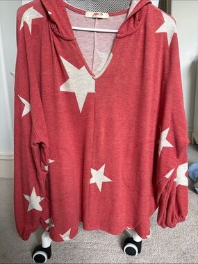 Star-Print Coral Hoodie Top - Lightweight Pullover